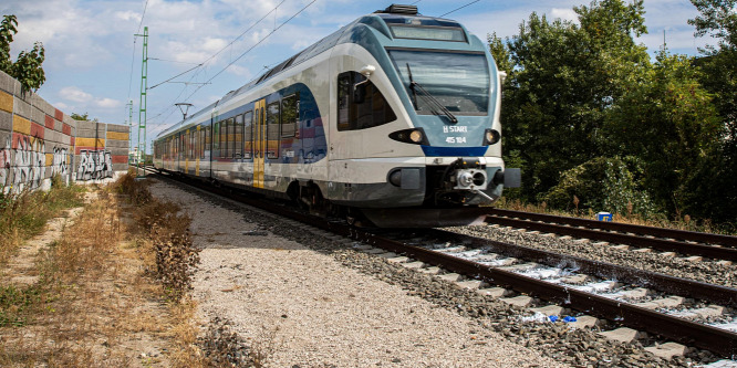 Halálra gázolt egy embert a vonat Hárosnál