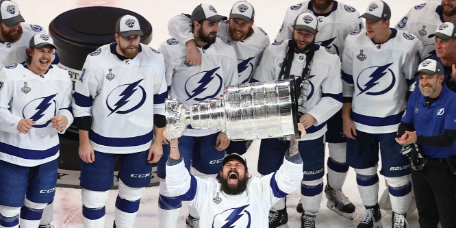 A Tampa Bay Lightning nyerte a Stanley-kupát - videó