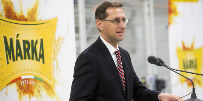 Varga Mihály: elsődleges cél a munkahelyek, vállalkozások megvédése