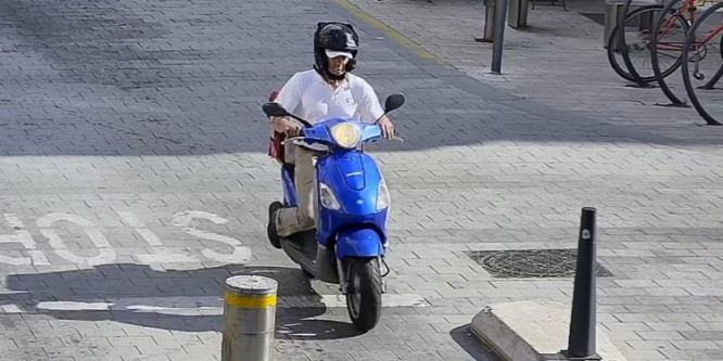 Megütött egy motoros egy kerületőrt Budapesten - videó