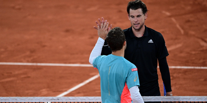 Kiesett a Roland Garros meglepetésembere a párizsi tenisztornán