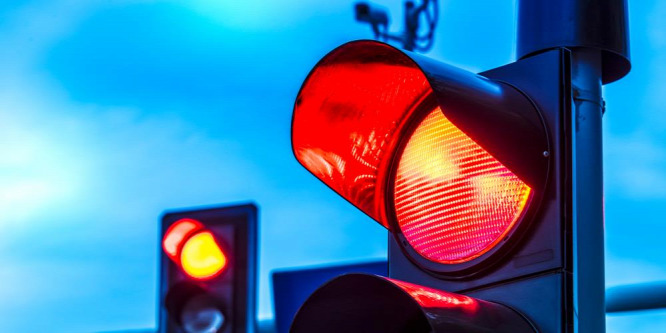 Hajmeresztő dolgot művelt egy autós Szentendrén - Nem mindennapi felvétel