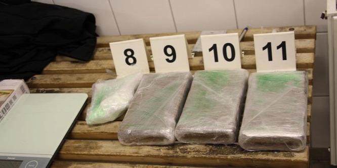 5 kiló kokainnal bukott le egy drogfutár Röszkénél - videó