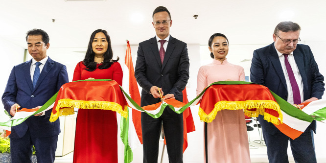 Szijjártó Péter átadta Hanoiban a magyar nagykövetség új konzuli részlegét