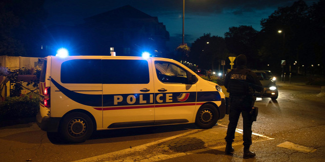 Lőfegyverrel fenyegetőzött egy férfi Franciaországban, agyonlőtte a rendőrség