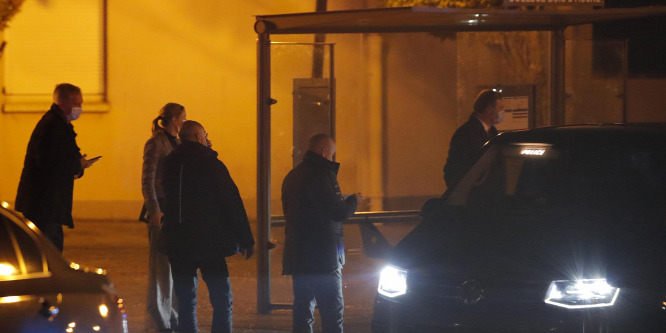 A szólásszabadság-órán a Mohamed-karikatúrákat megmutató és ezért lefejezett párizsi tanárt napok óta fenyegették muszlim szülők, de a francia rendőrség nem csinált semmit