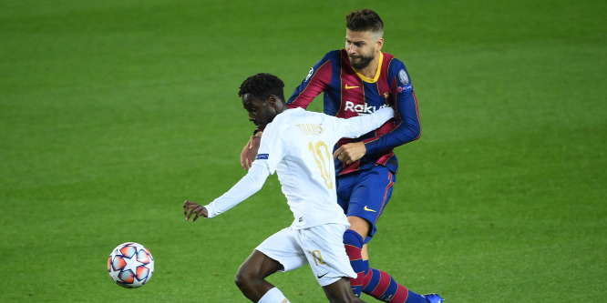 Újabb veszekedés a Fradi BL-riválisánál: a Barca játékosai úgy érzik, Piqué elárulta őket