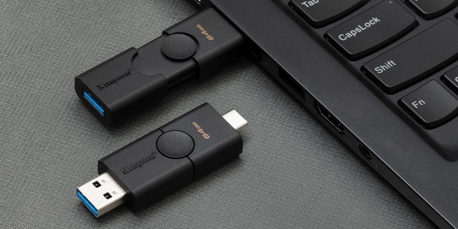 Kétféle USB-dugót kapott a Kingston pendrive-ja
