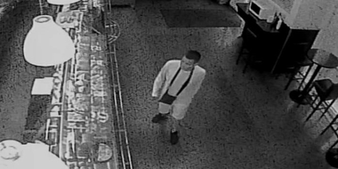 Maszk helyett kést vett elő egy férfi az egyik budapesti üzletben, keresi a rendőrség