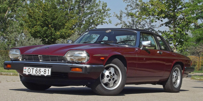 Kakukktojás az angol luxuskupék között - Jaguar XJ-SC 3.6 veteránteszt