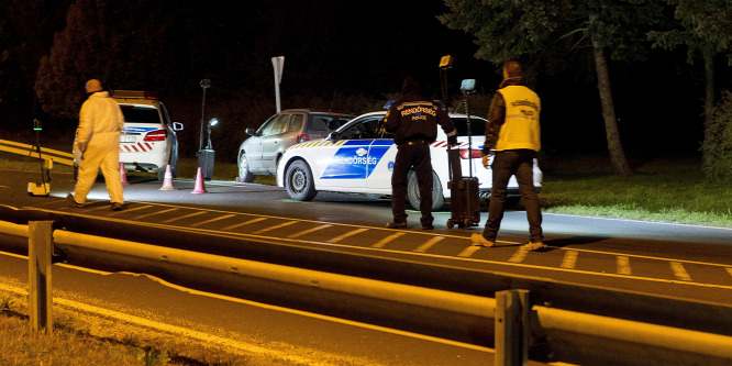 Gránáttal robbantotta fel magát egy migránscsempész a 85-ös főúton