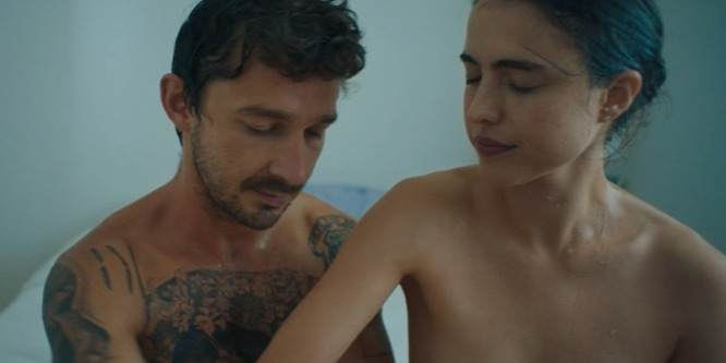 A Volt egyszer egy... Hollywood színésznője Shia LaBeouffal meztelenkedett