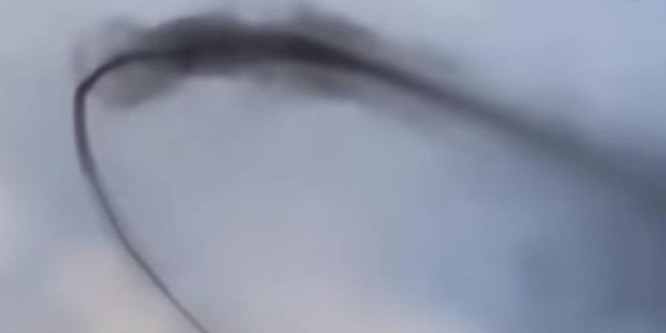 Rejtélyes fekete gyűrű jelent meg az égen, hamarosan kitört a pánik - videó