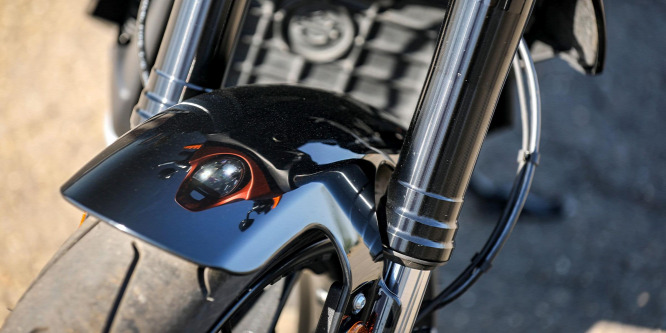 Száz éve gyártanak motorlegendákat, most elektromos biciklivel újítanak