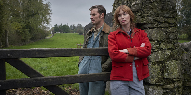 Romantikus filmmel tér vissza a mozivászonra Emily Blunt és Jamie Dornan