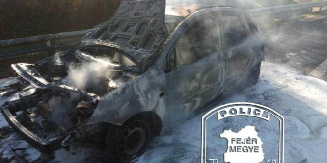Óriási dugó volt az M7-esen egy kigyulladt autó miatt - fotó