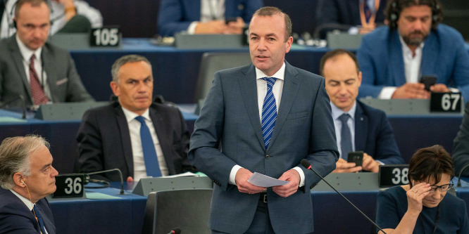 Manfred Weber elismerte, hogy jogi szempontból értékelhetetlen a Sargentini-jelentés