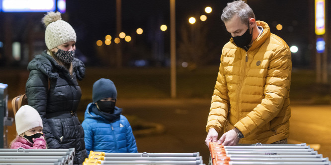 Erről jó, ha tud: több áruházláncnak változott a nyitvatartása