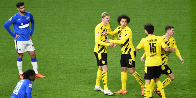 Haaland négy gólt lőtt, Moukoko történelmet írt a Bundesligában - videó