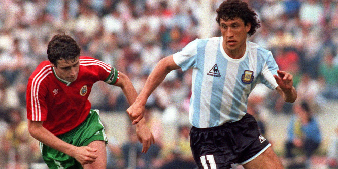 Élő adásban sírta el magát a Real Madrid és az argentin válogatott legendája Maradona halála után - videó