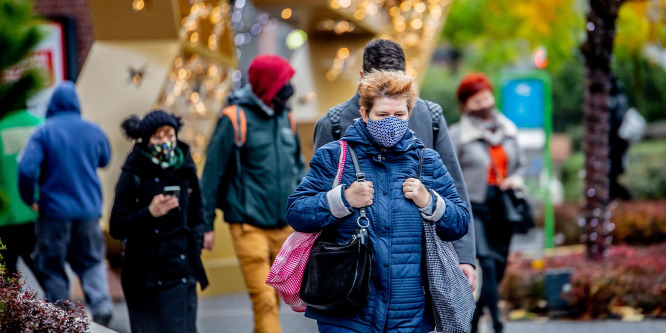 Fodrászatot és bisztrót zártak be: a vendég, a fodrász és a pultos is rosszul viselte a maszkot