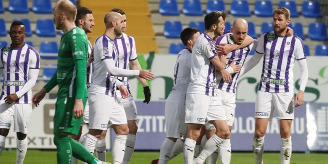 Az Újpest félpályáról lőtt gólt a Paksnak, de nem tudott győzni