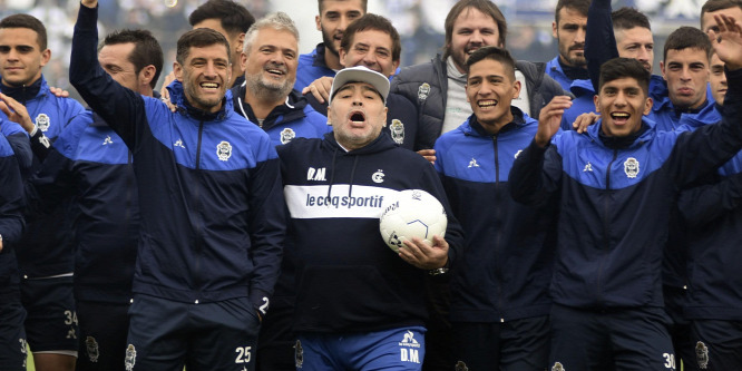 Maradona korábbi stábja egységesen lemondott utolsó csapatánál