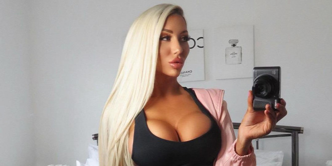 Műanyag a köbön: dúsgazdag férje segíti a fiatal nőt, hogy úgy nézzen ki, mint Barbie - Fotó