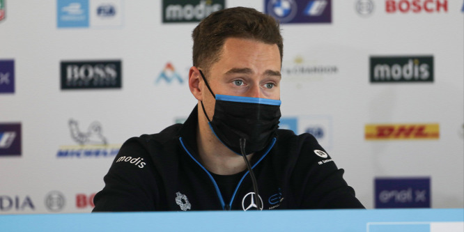 A Mercedes nem adja automatikusan Hamilton ülését Vandoorne-nak