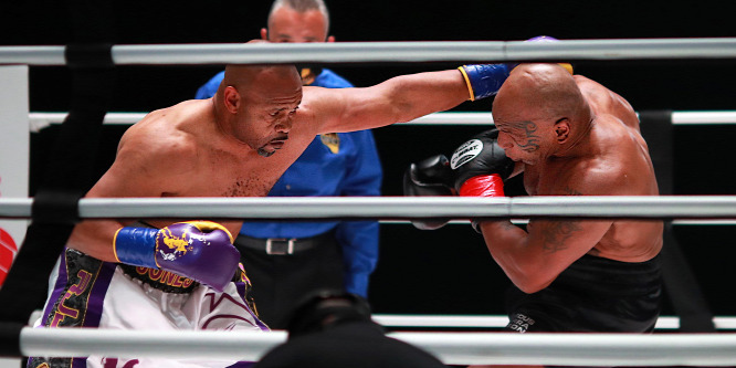 Mike Tyson bedrogozva bokszolt Roy Jones ellen, hogy ne érezzen fájdalmat - videó