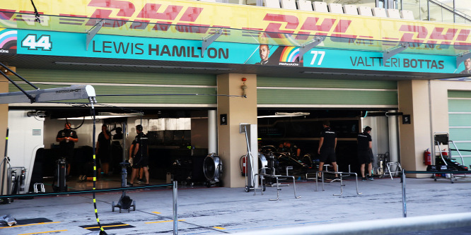 Hamilton élete egyik legnehezebb győzelmére tör a szezonzárón