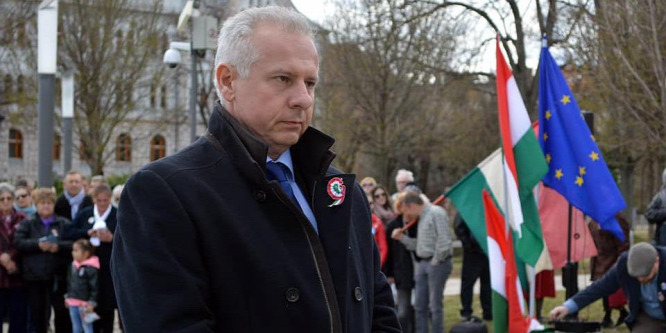 A rendkívüli helyzetet kihasználva hozott létre új alpolgármesteri posztot a pécsi polgármester