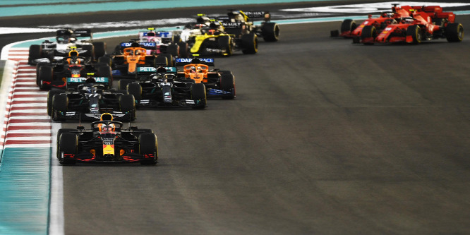 Verstappen legyőzte a Mercedeseket az év utolsó futamán