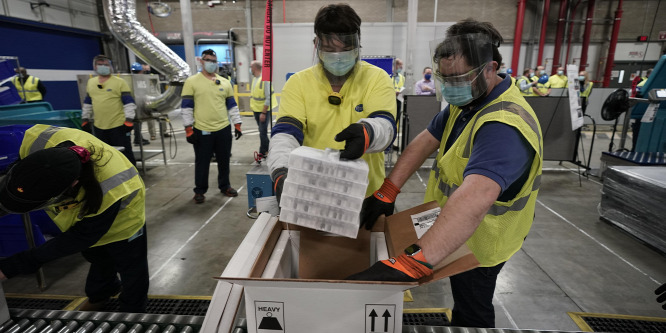 Elkezdték kiszállítani a Pfizer-BioNTech vakcinát az Egyesült Államokban