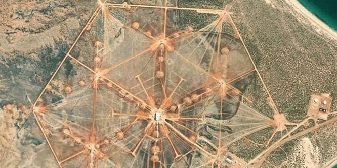Furcsa hatszögletű alakzatot fedeztek fel véletlenül a Google Maps segítségével