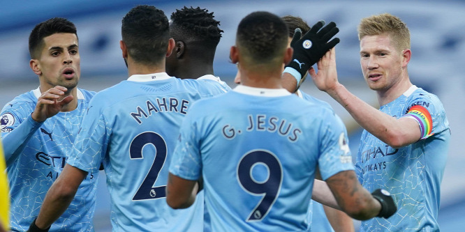 Elhalasztották a Manchester City hétfő esti Premier League-rangadóját
