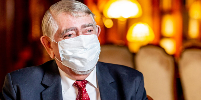 Csalók élnek vissza Kásler Miklós nevével és fényképével