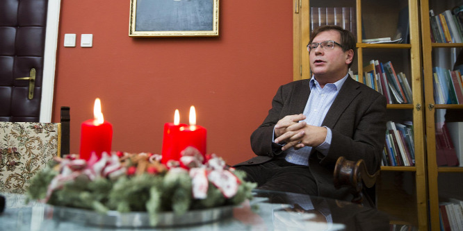 Fabiny Tamás: Isten ott van minden emberi szenvedésben