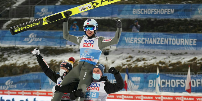 Stoch harmadszor nyerte meg a síugrók Négysáncversenyét