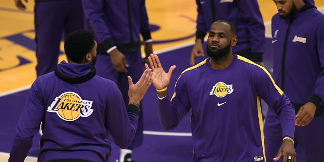 Idegenben nyert a címvédő Lakers az NBA-ben