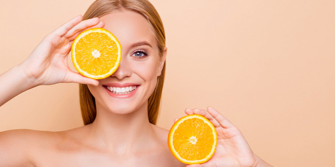 Tudtad, hogy a C-vitamin nem csak belsőleg jó? Csodákat tesz a bőröddel