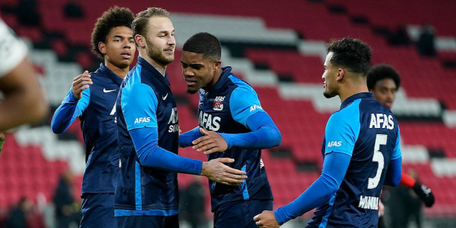 Lenyűgöző gólt lőtt sarokkal a PSV ellen a holland válogatott focista - videó