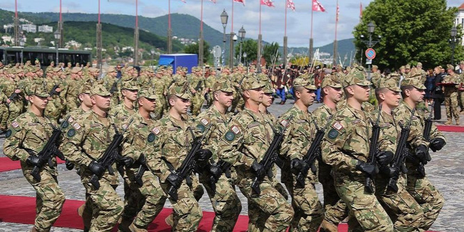 Németh Szilárd felajánlotta Fekete-Győr Andrásnak: legyen katona!