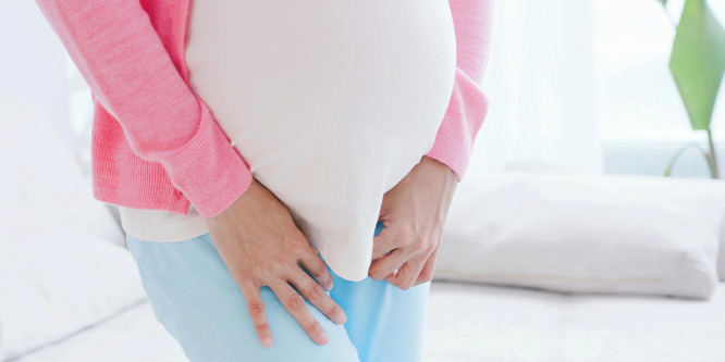 Megdöbbentő dologra készül a sztármami: mostohafiának fog gyereket szülni
