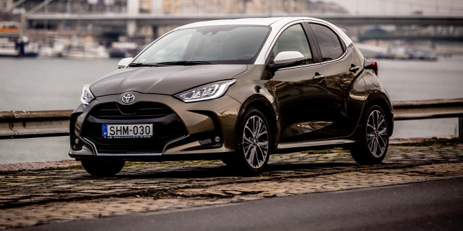 A hibrid fele ennyit fogyaszt, de ez olcsóbb és több örömet ad - Toyota Yaris 1.5 CVT teszt