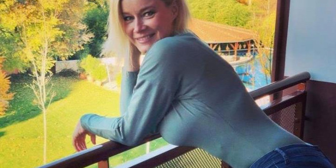 Völgyesi Gabi szexi képen mutogatja izmos hasát