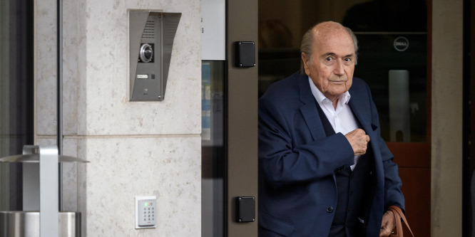 Elhagyhatta az intenzív osztályt a FIFA volt elnöke