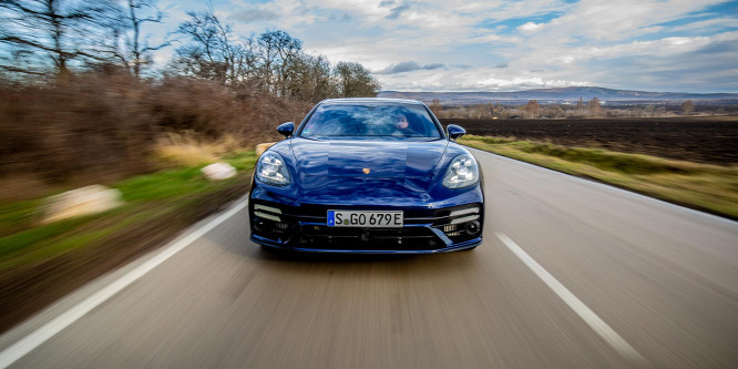 700 lóerő nem viccel, és még zöld rendszám is jár hozzá - Porsche Panamera Turbo S E-Hybrid teszt