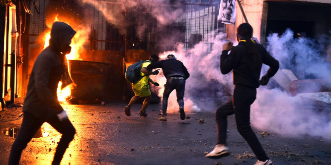 Súlyos zavargások robbantak ki a járványügyi korlátozások miatt Tripoliban