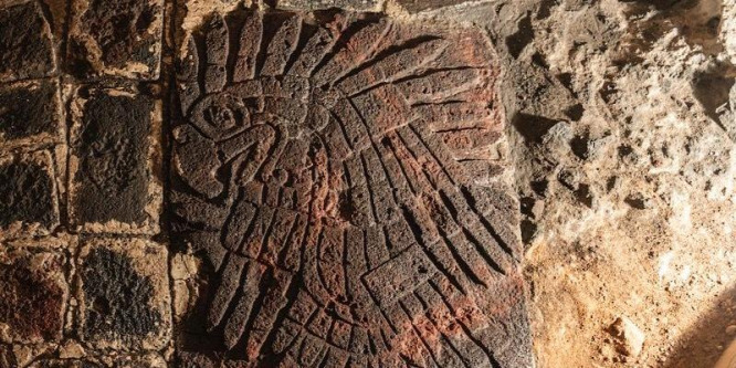 Lenyűgöző aranysas szobor került elő egy mexikói azték templomban